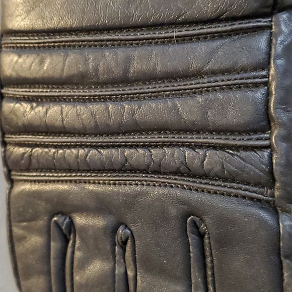 Motorcycle,‎  gauntlet leather gloves. Lined, snap together,  zipper pockets. - Picture 6 of 15